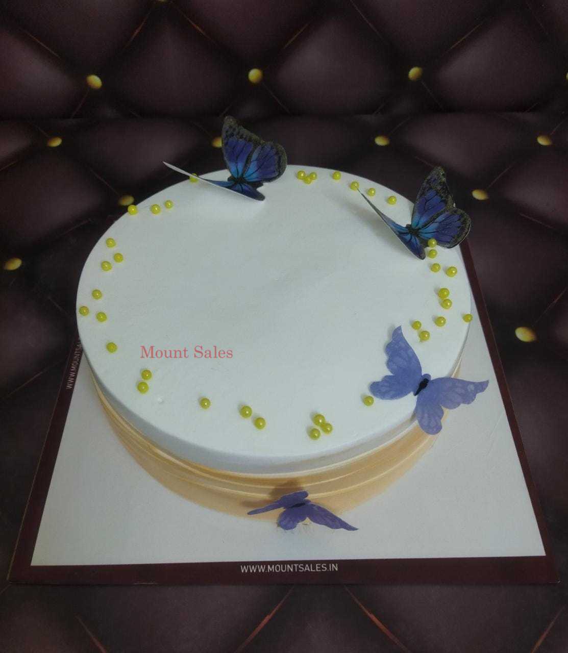 Premium RED N White Velvet Cake