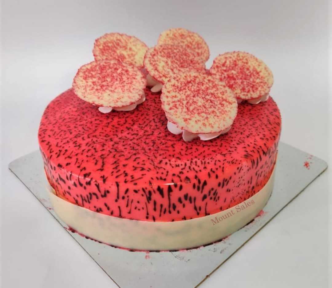 Premium RED N White Velvet Cake