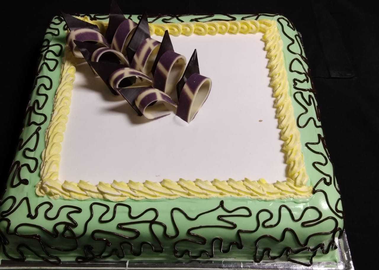 Premium RED N White Velvet Cake