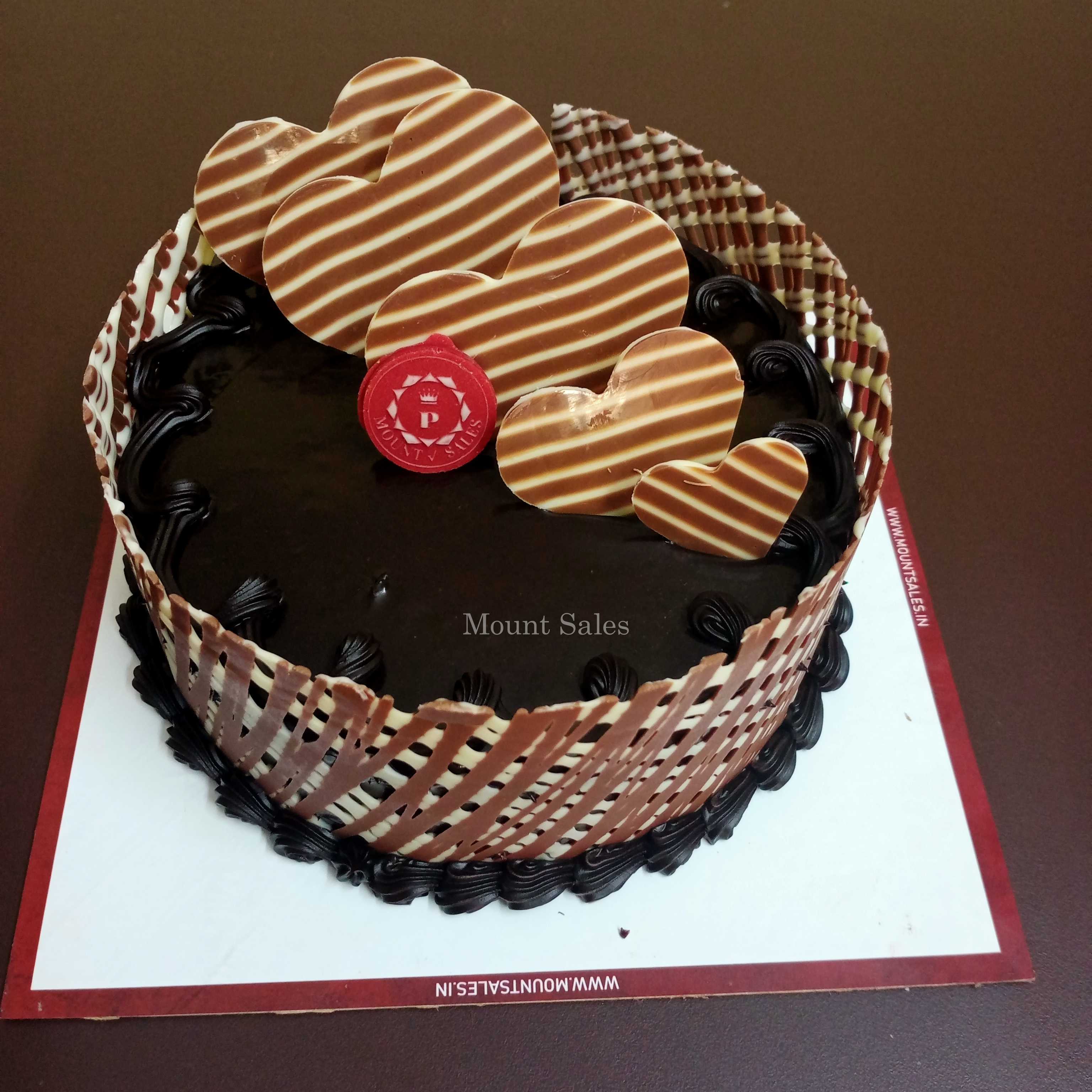 Premium RED N White Velvet Cake