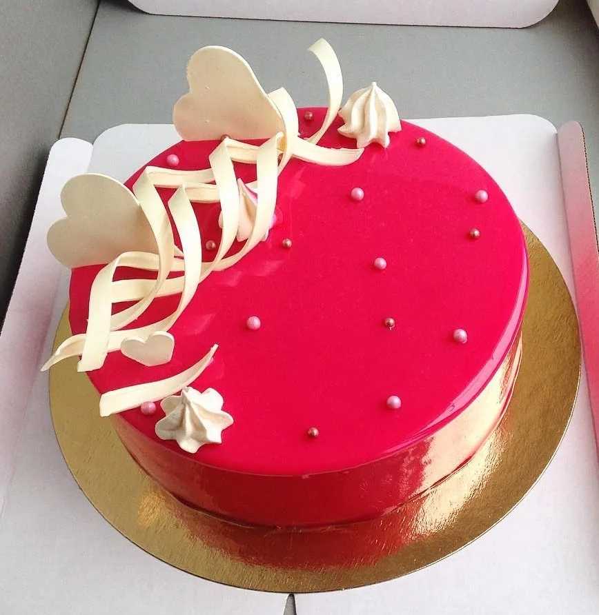 Premium RED N White Velvet Cake