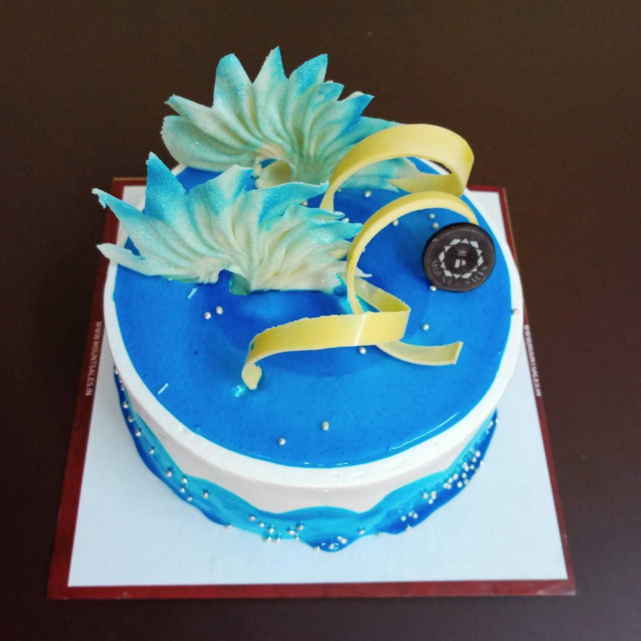 Premium RED N White Velvet Cake