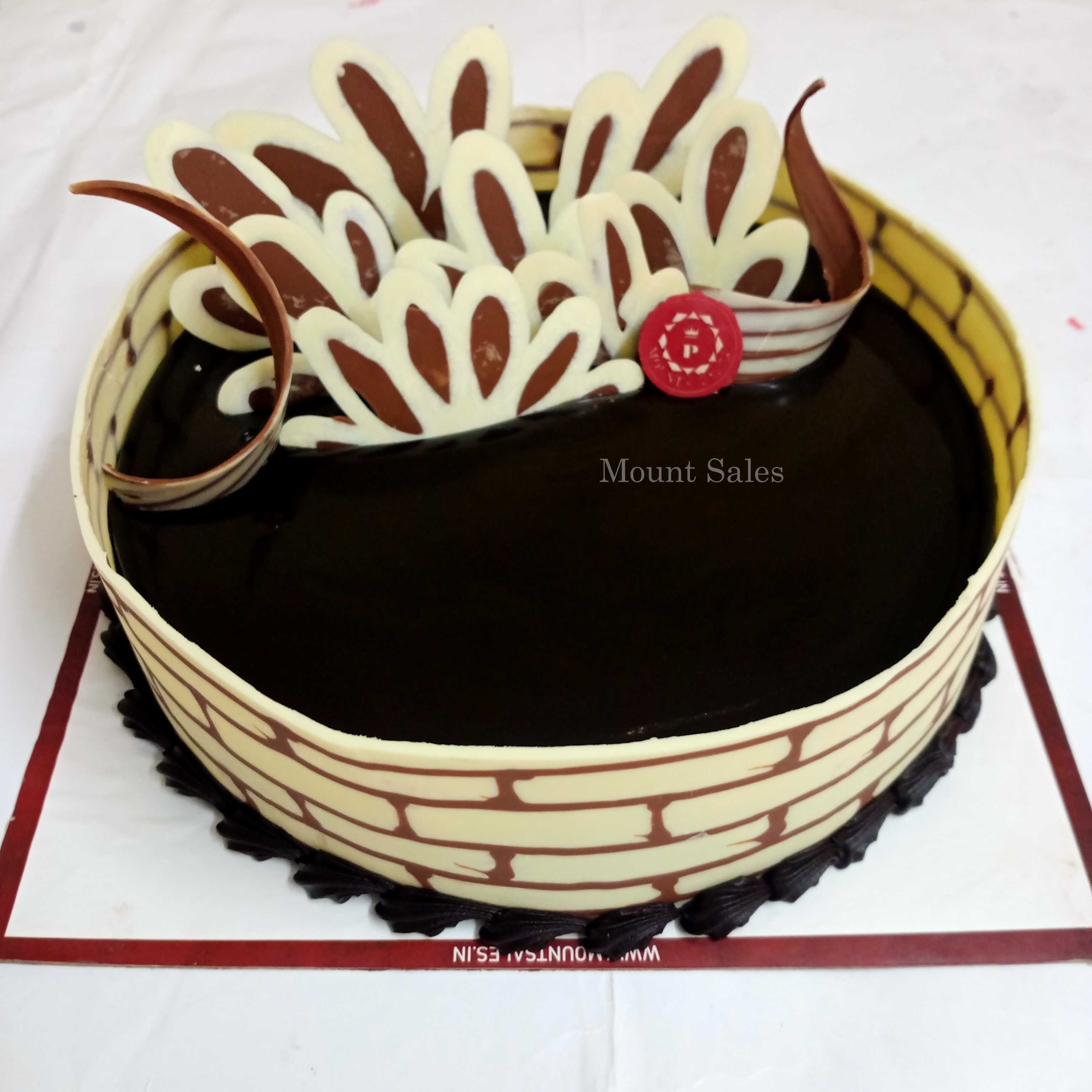 Premium RED N White Velvet Cake