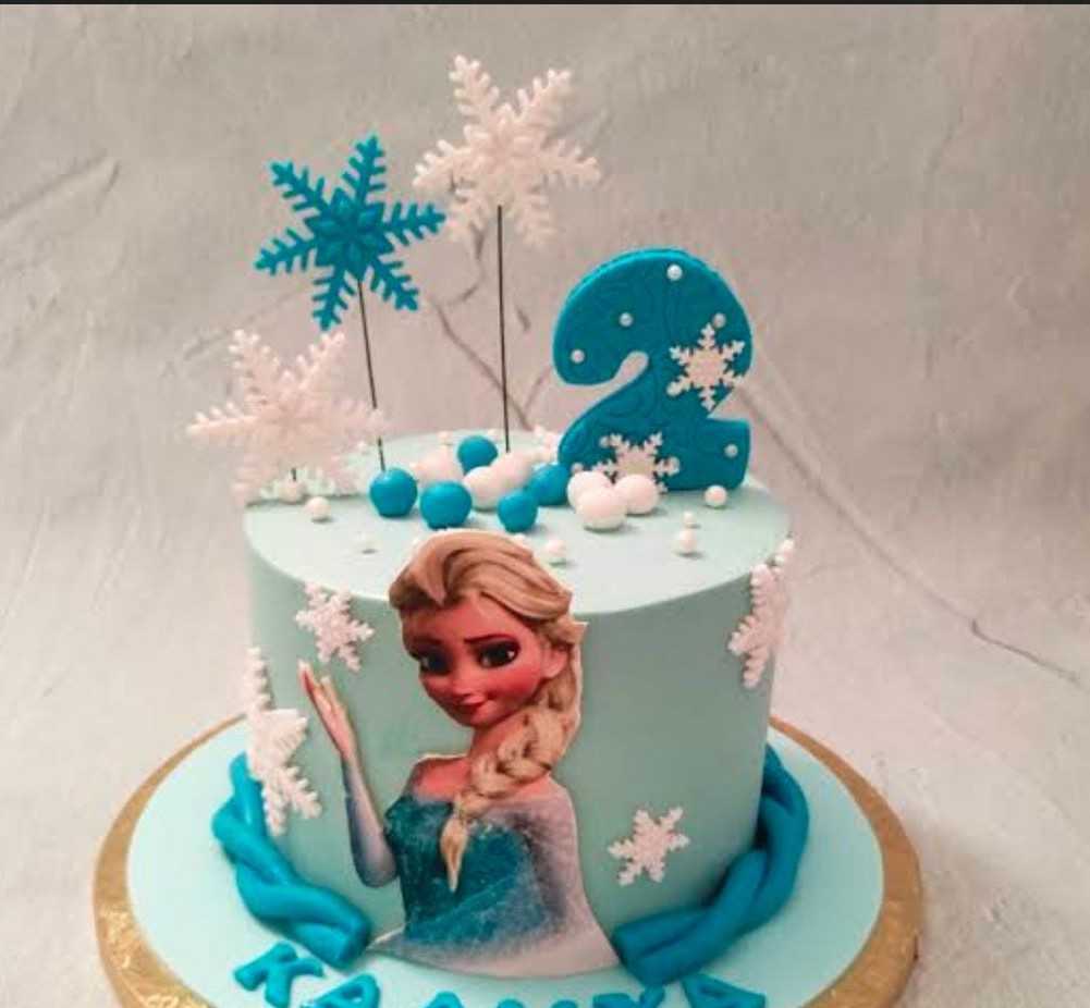 Premium RED N White Velvet Cake