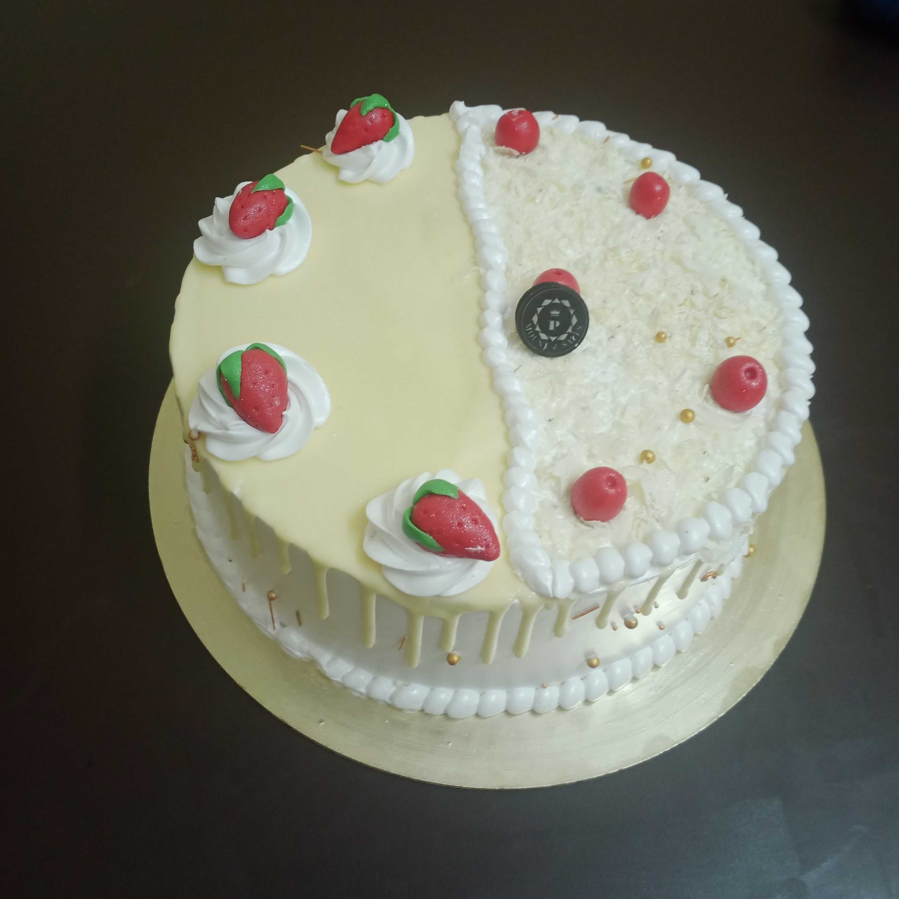 Premium RED N White Velvet Cake