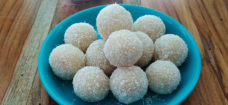 Premium RED N White Velvet Cake