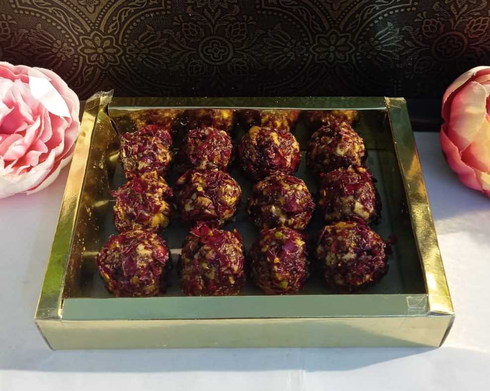 Premium RED N White Velvet Cake