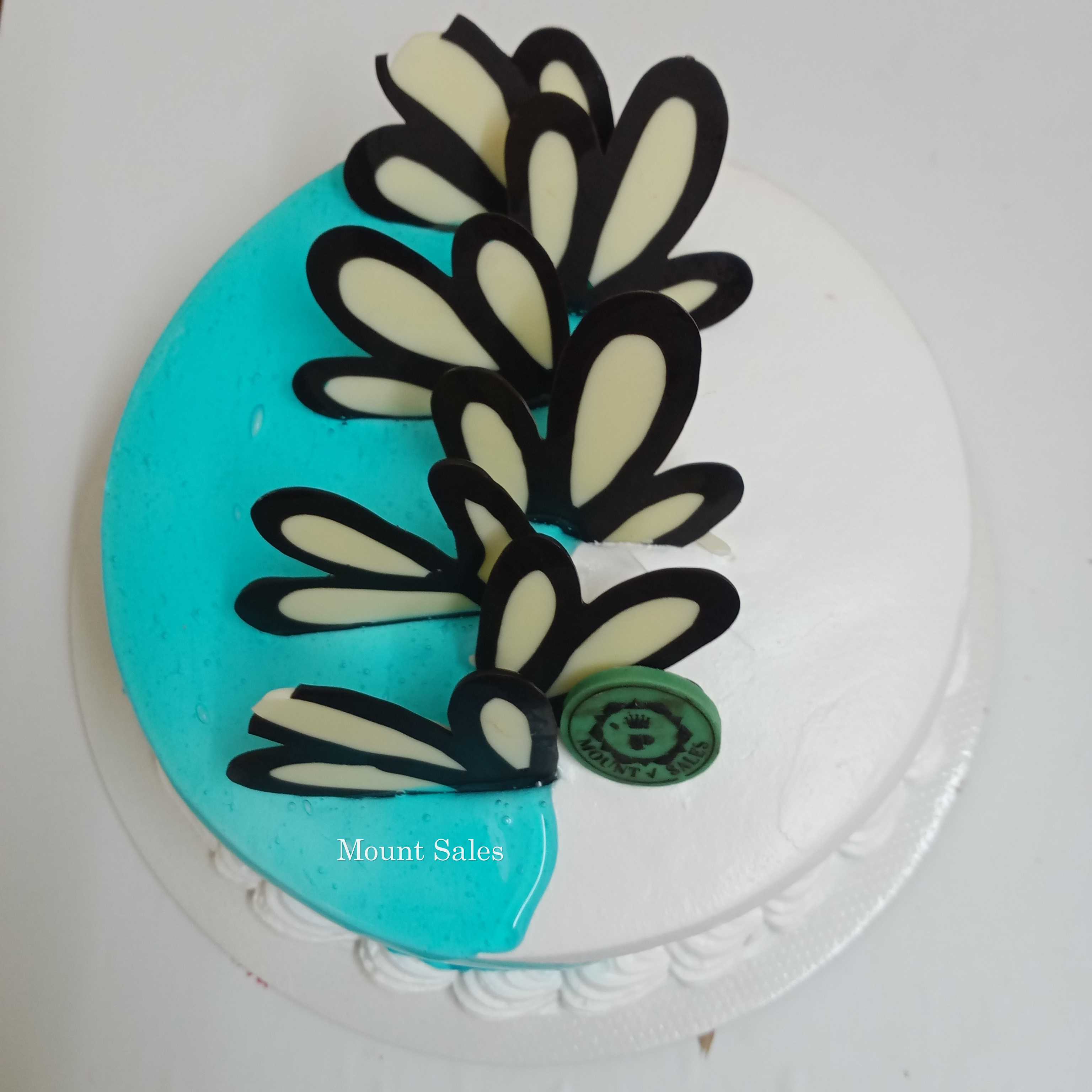 Premium RED N White Velvet Cake