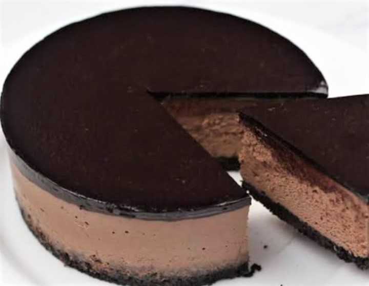 Premium RED N White Velvet Cake