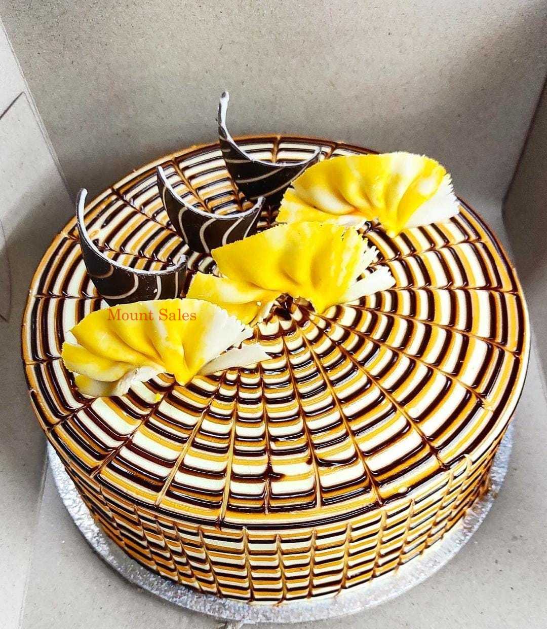 Premium RED N White Velvet Cake