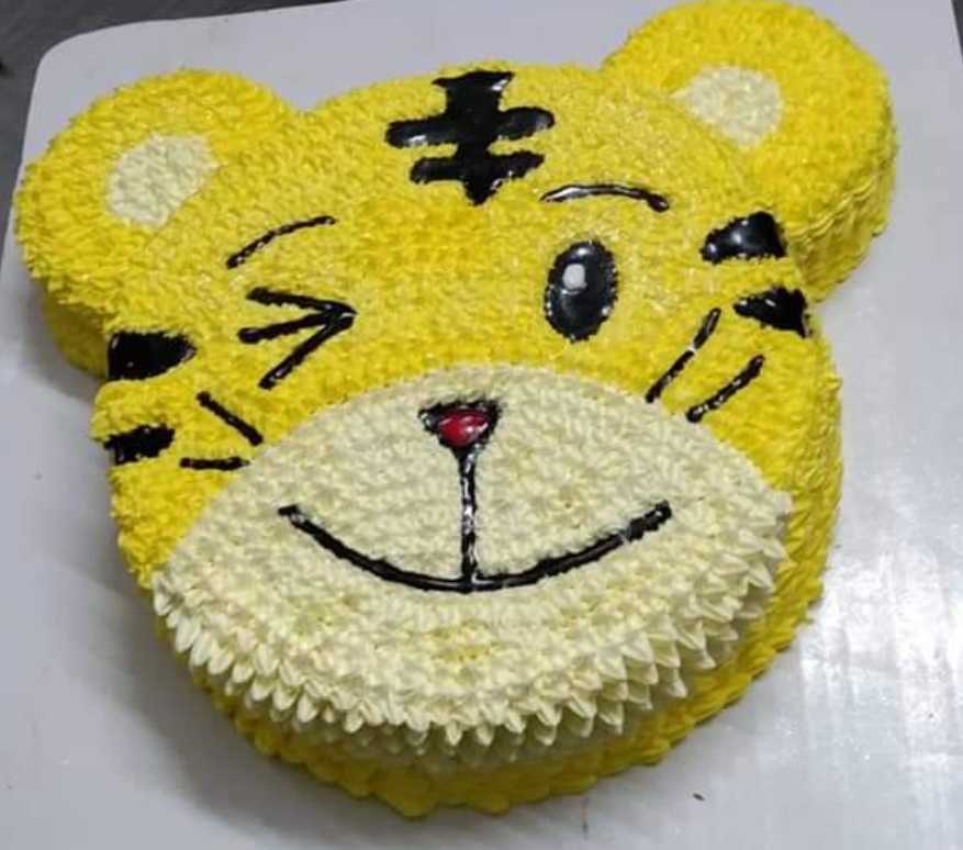 Premium RED N White Velvet Cake