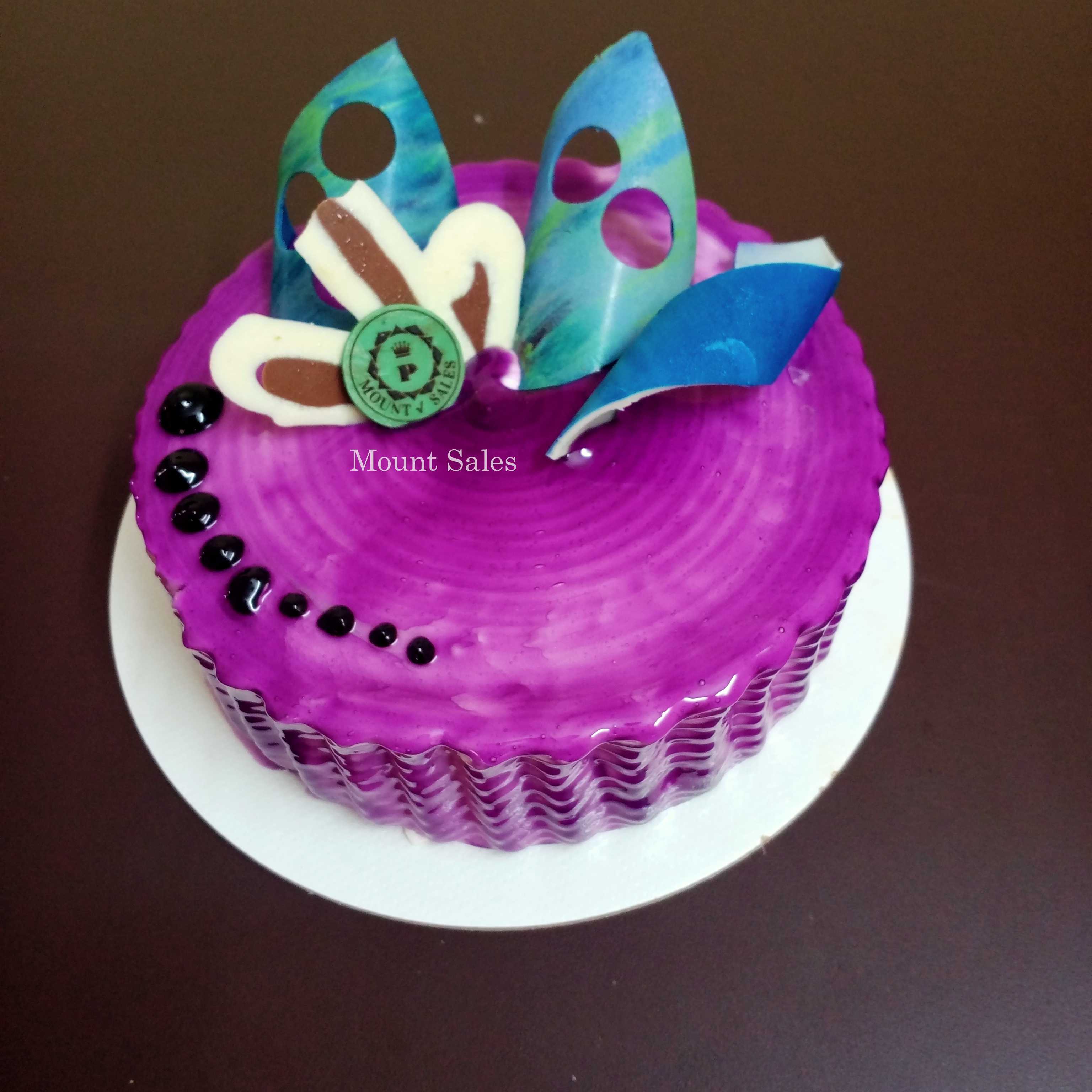 Premium RED N White Velvet Cake