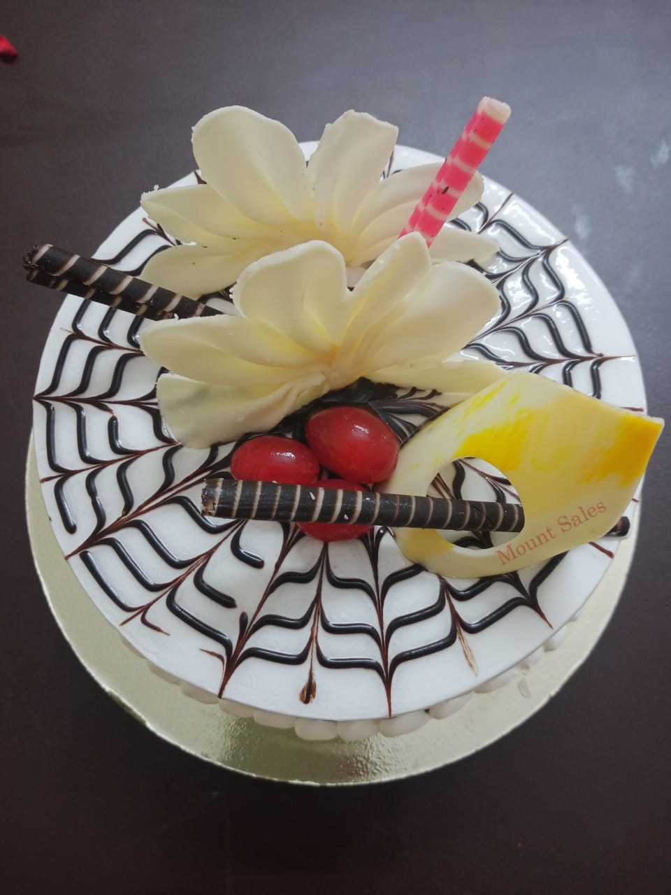 Premium RED N White Velvet Cake