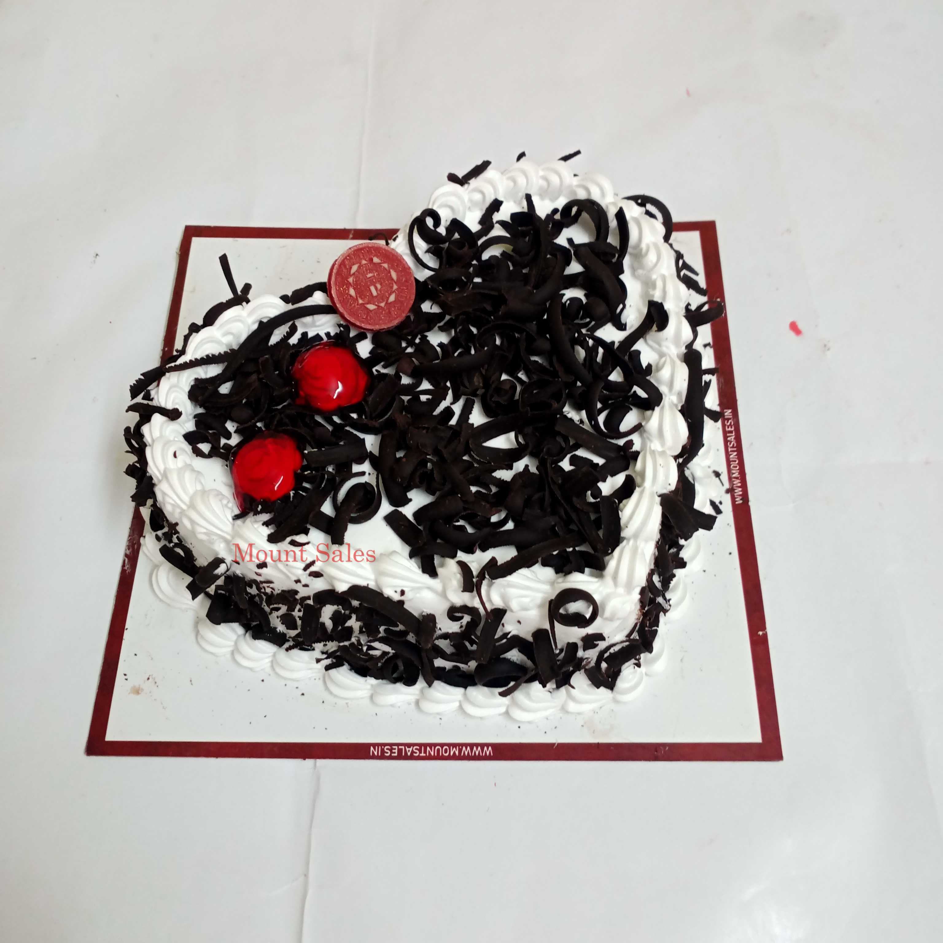 Premium RED N White Velvet Cake