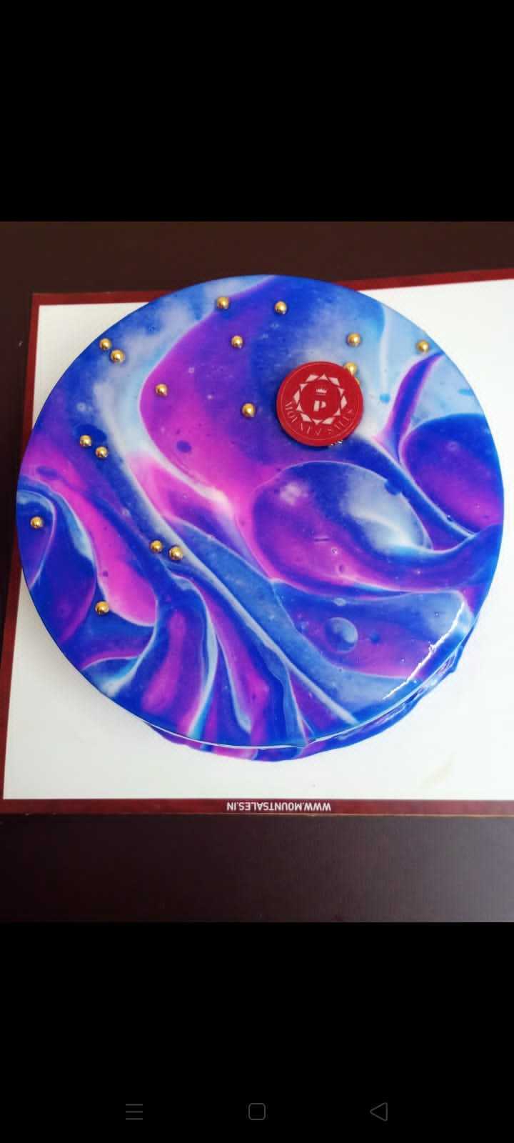 Premium RED N White Velvet Cake