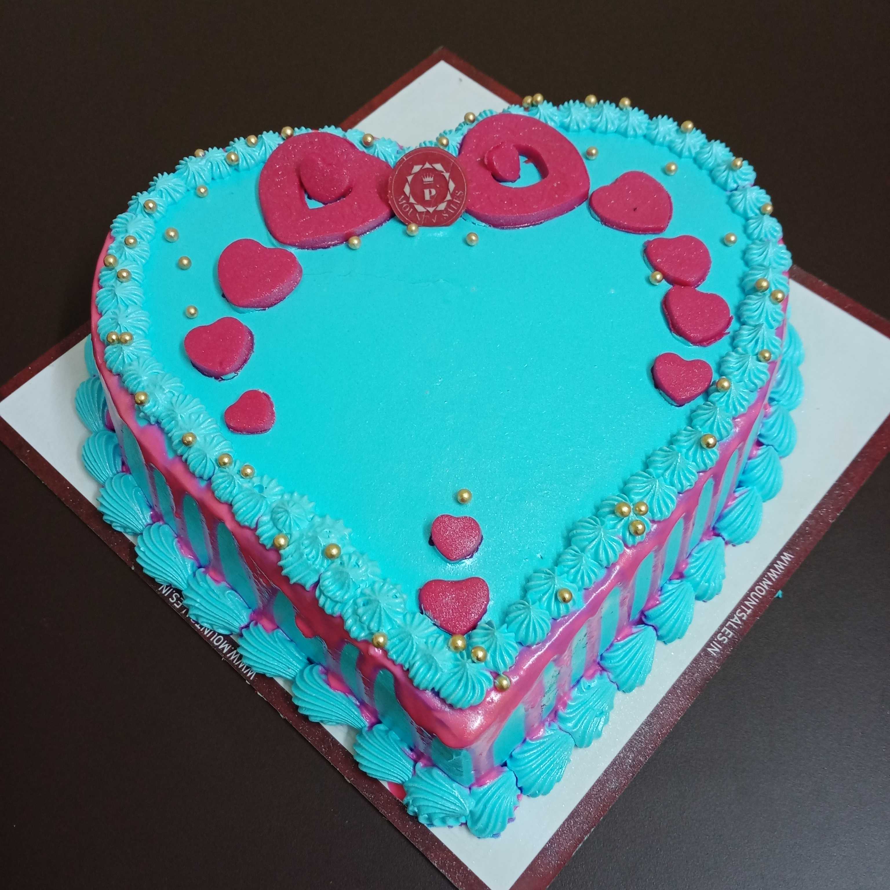 Premium RED N White Velvet Cake