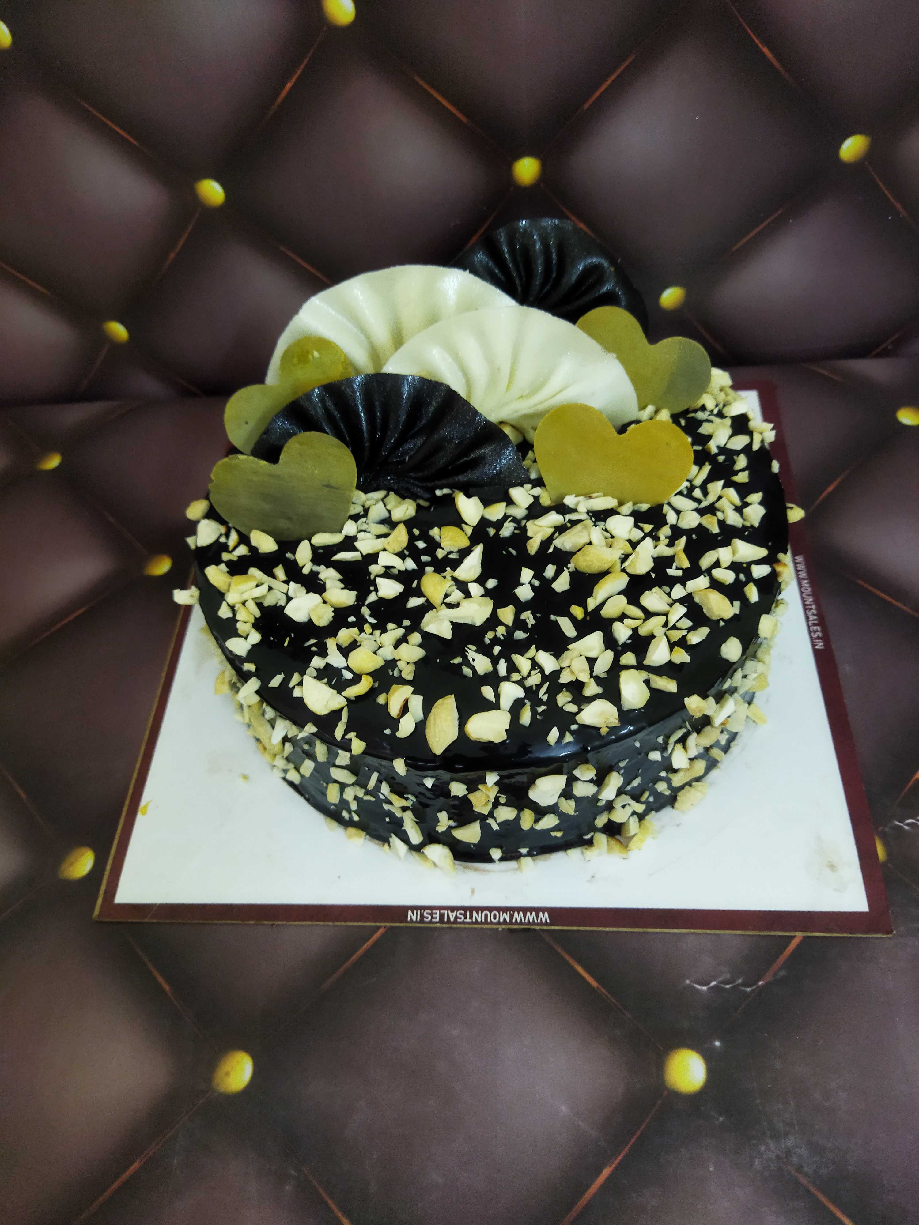 Premium RED N White Velvet Cake