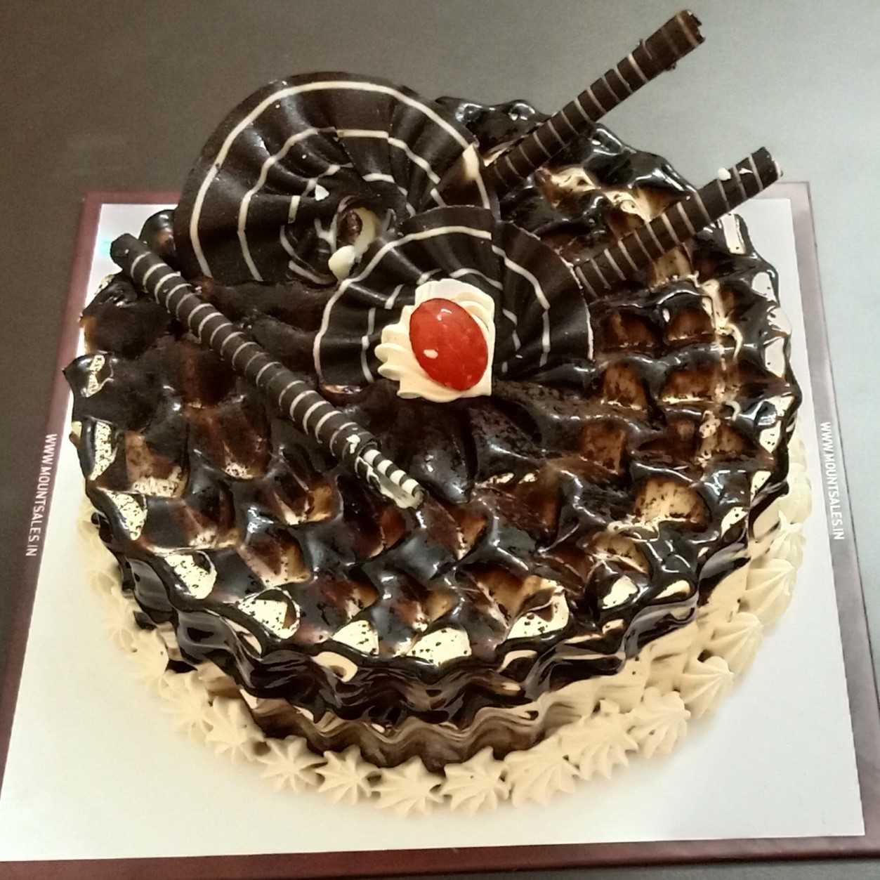 Premium RED N White Velvet Cake