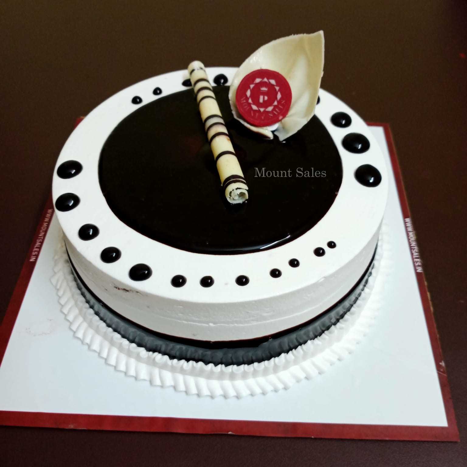 Premium RED N White Velvet Cake