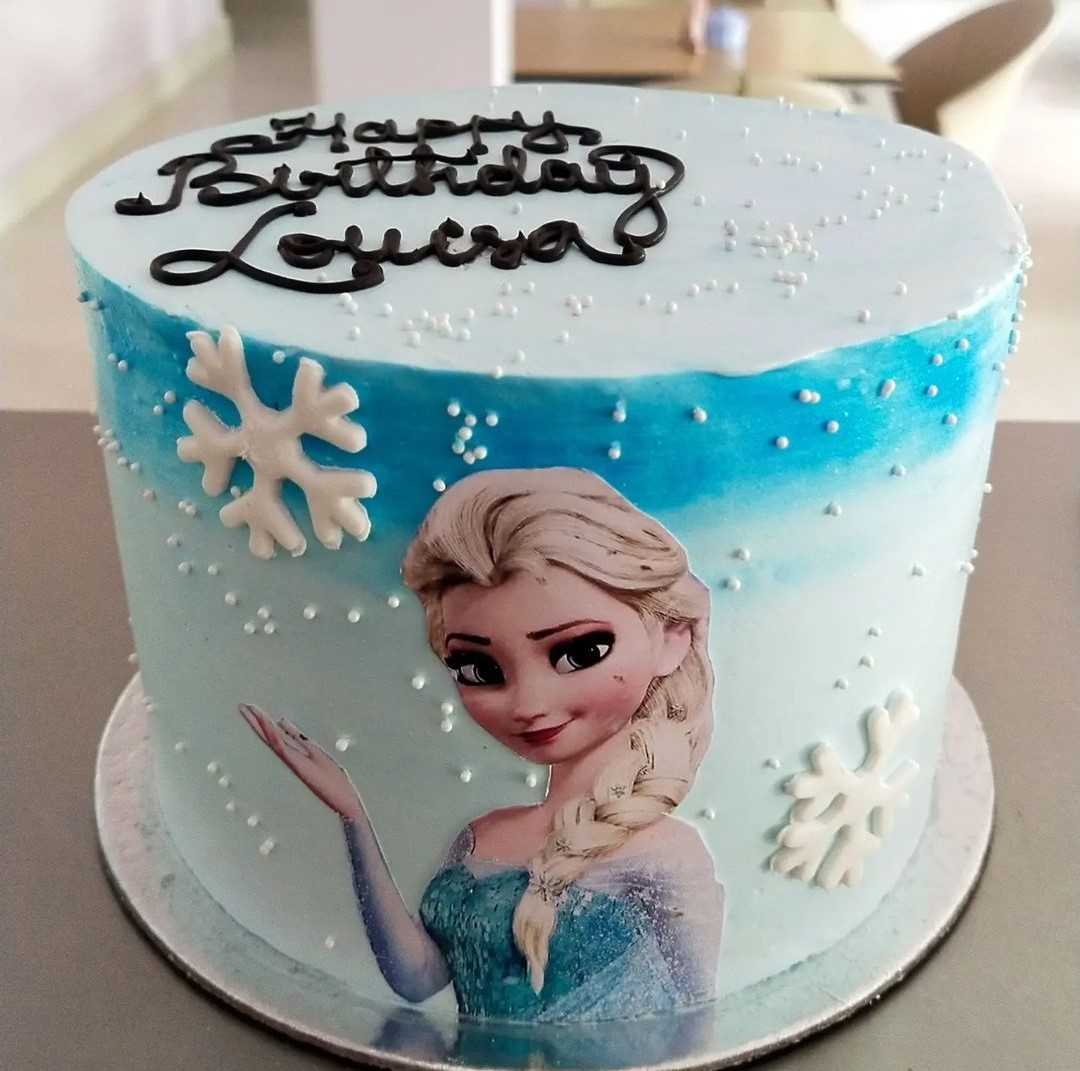 Premium RED N White Velvet Cake