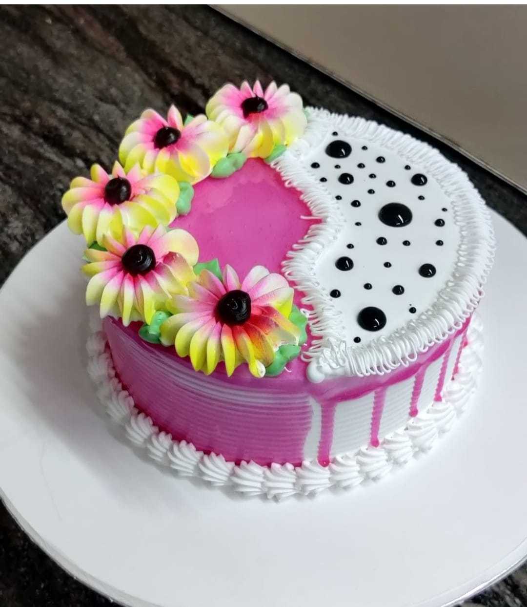 Premium RED N White Velvet Cake