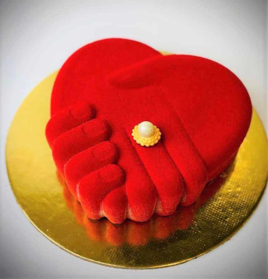 Premium RED N White Velvet Cake