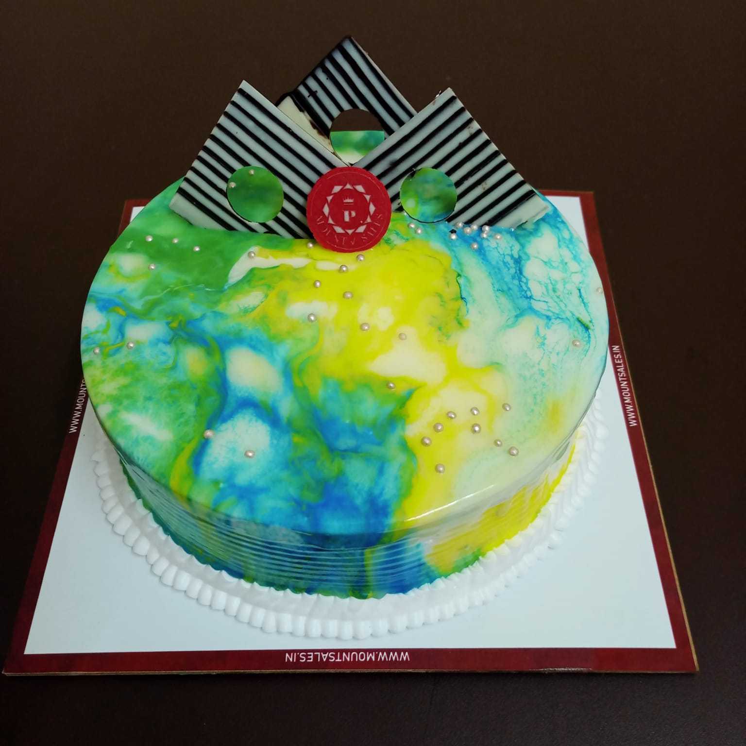 Premium RED N White Velvet Cake