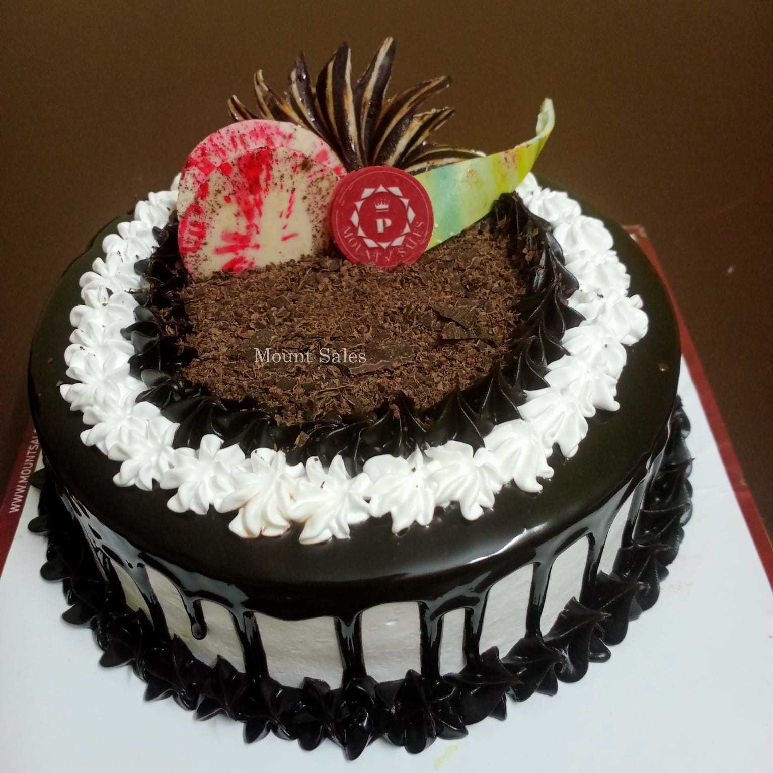 Premium RED N White Velvet Cake