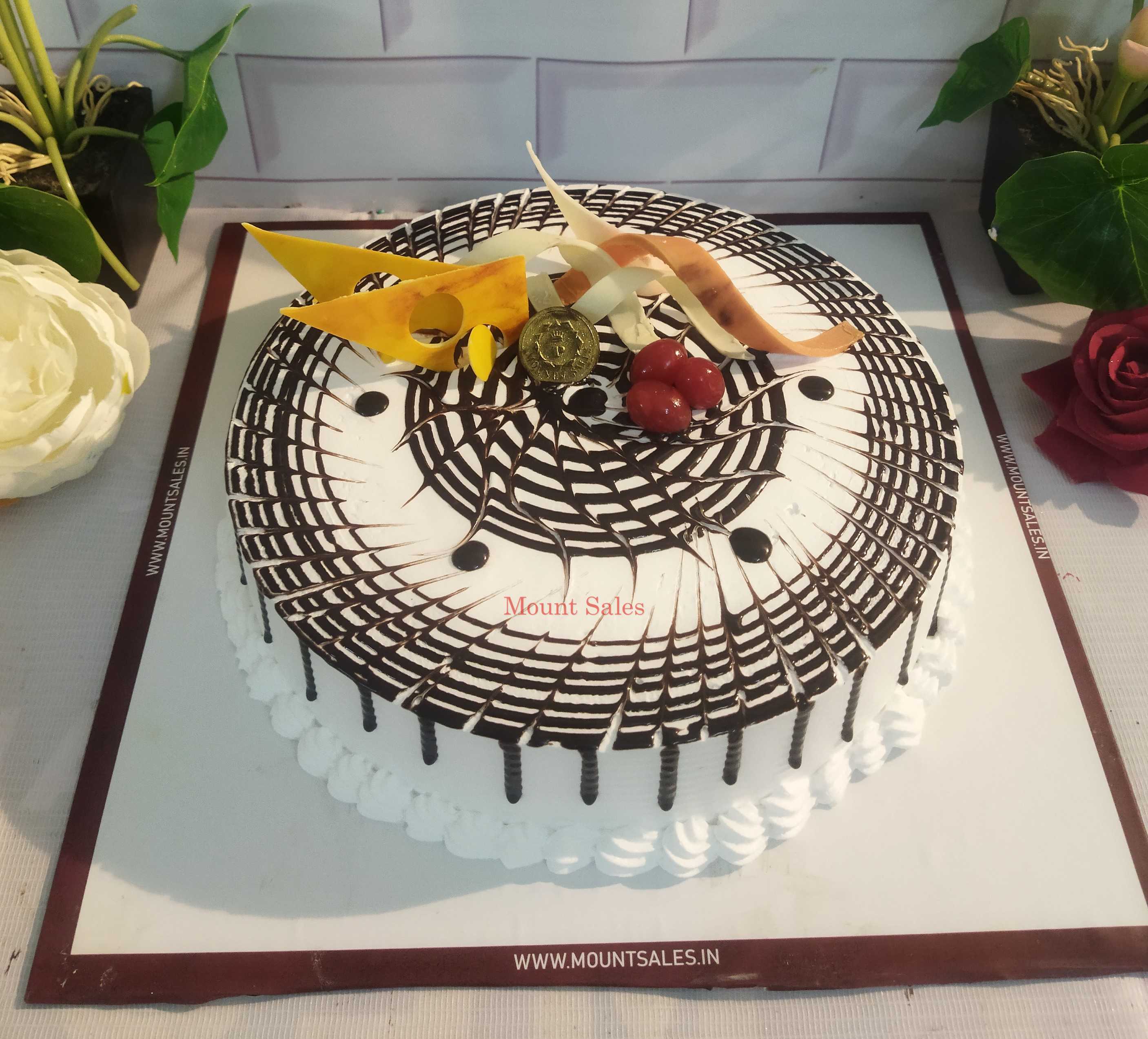 Premium RED N White Velvet Cake