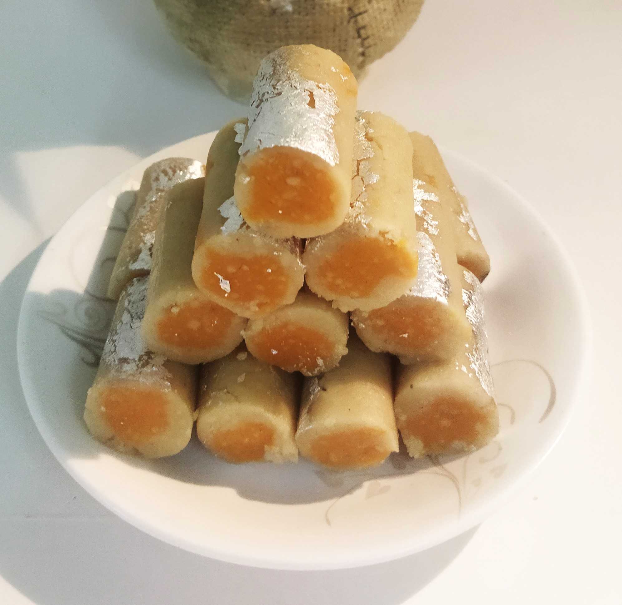 Premium RED N White Velvet Cake