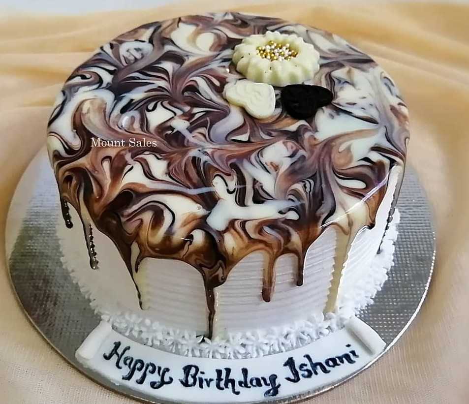 Premium RED N White Velvet Cake