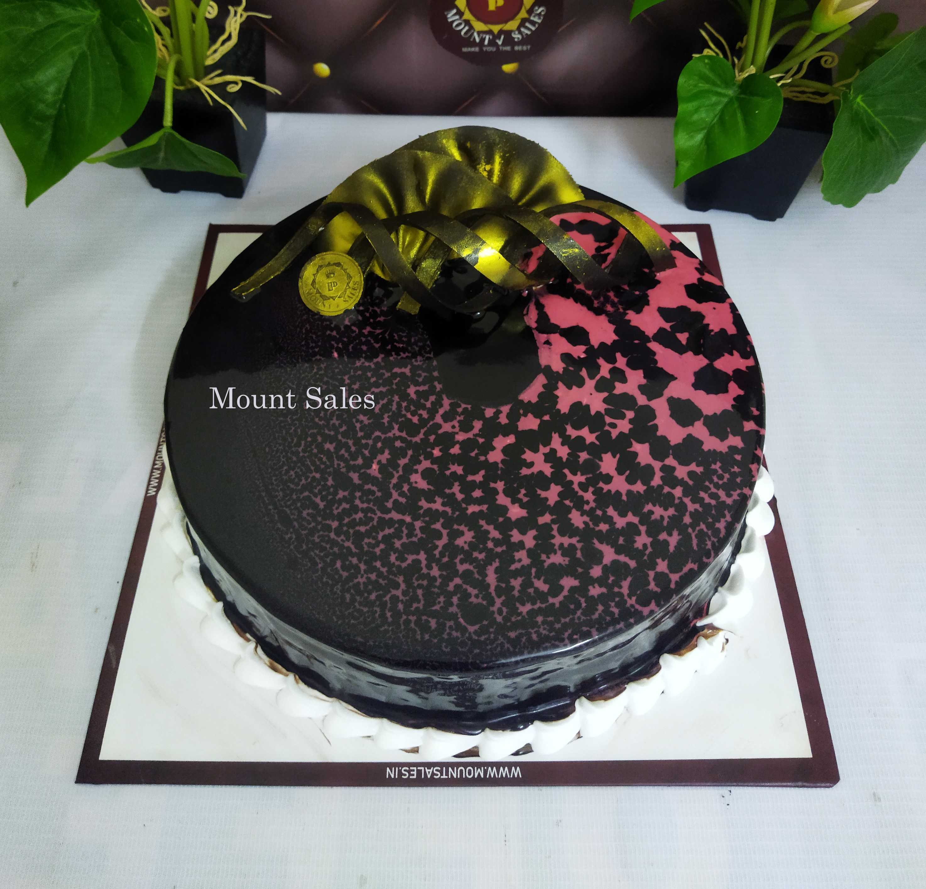 Premium RED N White Velvet Cake