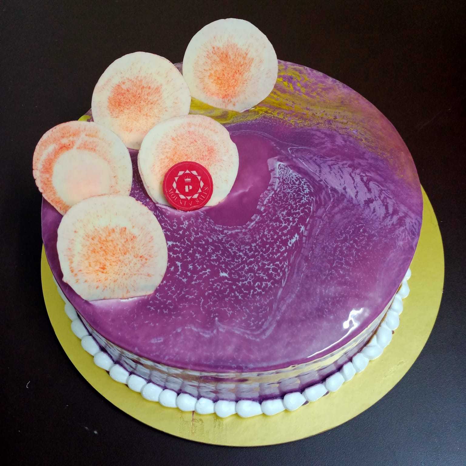 Premium RED N White Velvet Cake