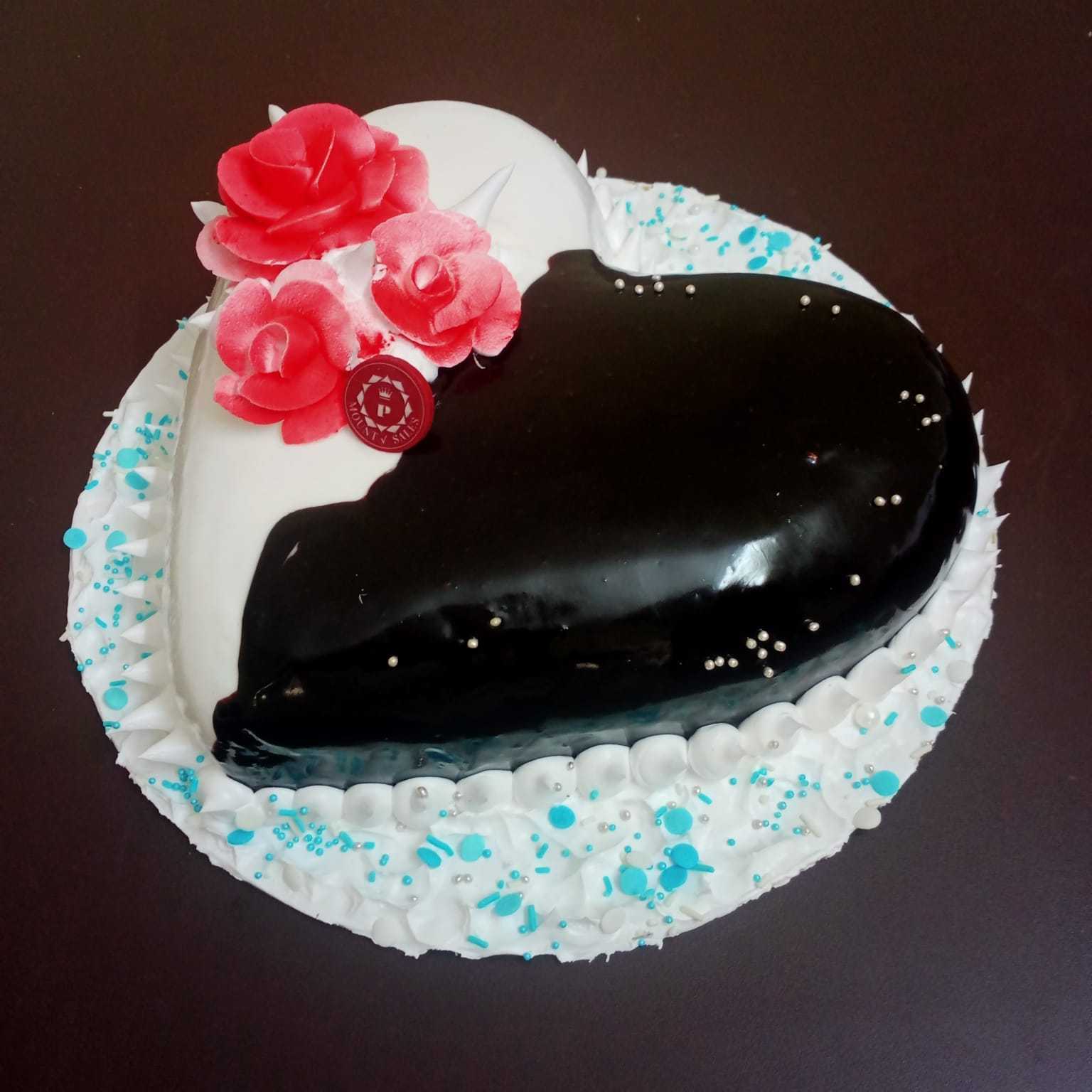 Premium RED N White Velvet Cake