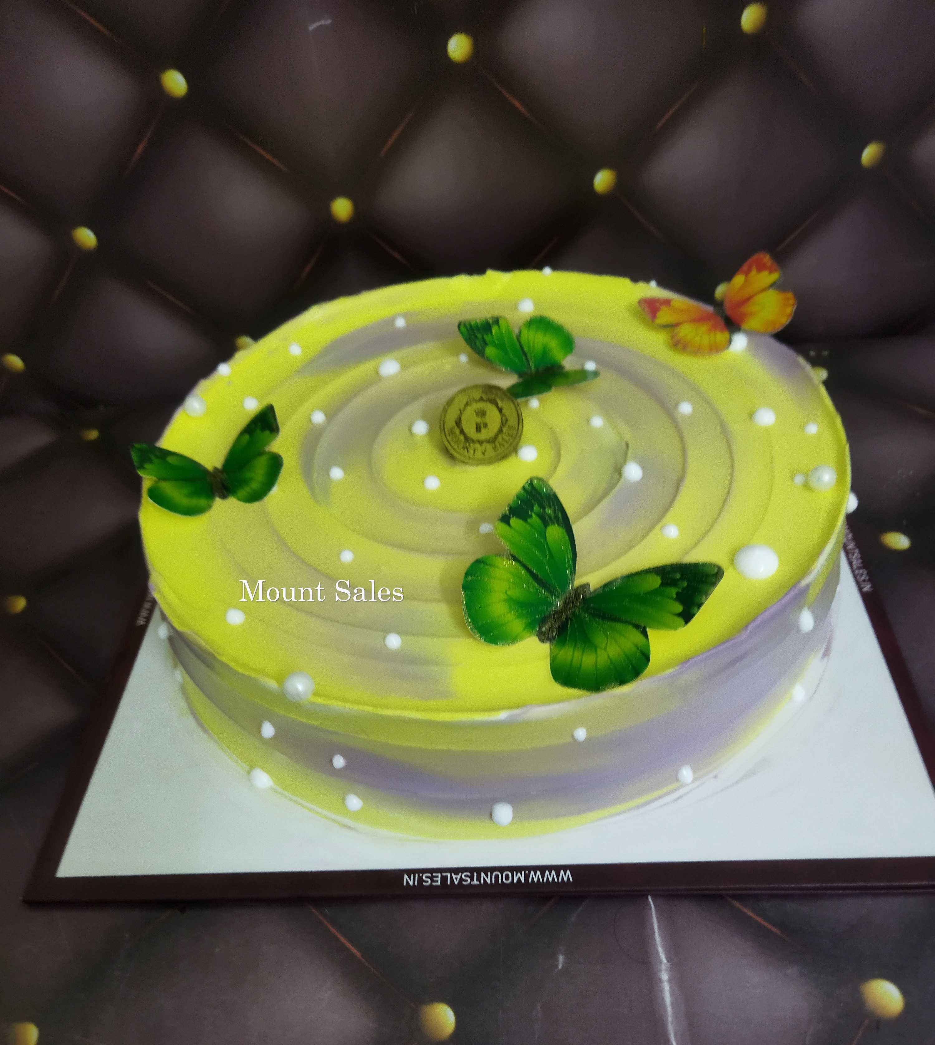 Premium RED N White Velvet Cake