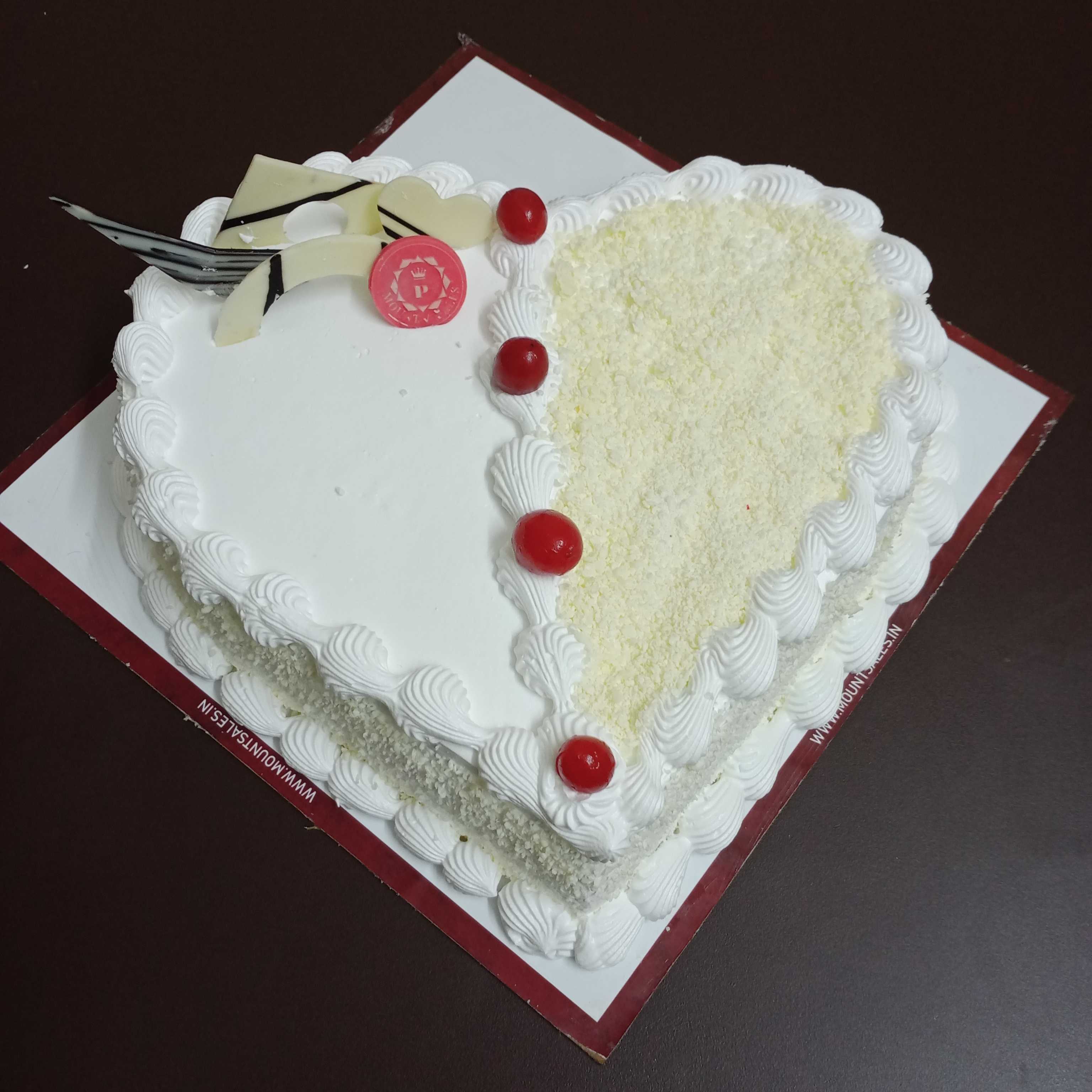 Premium RED N White Velvet Cake
