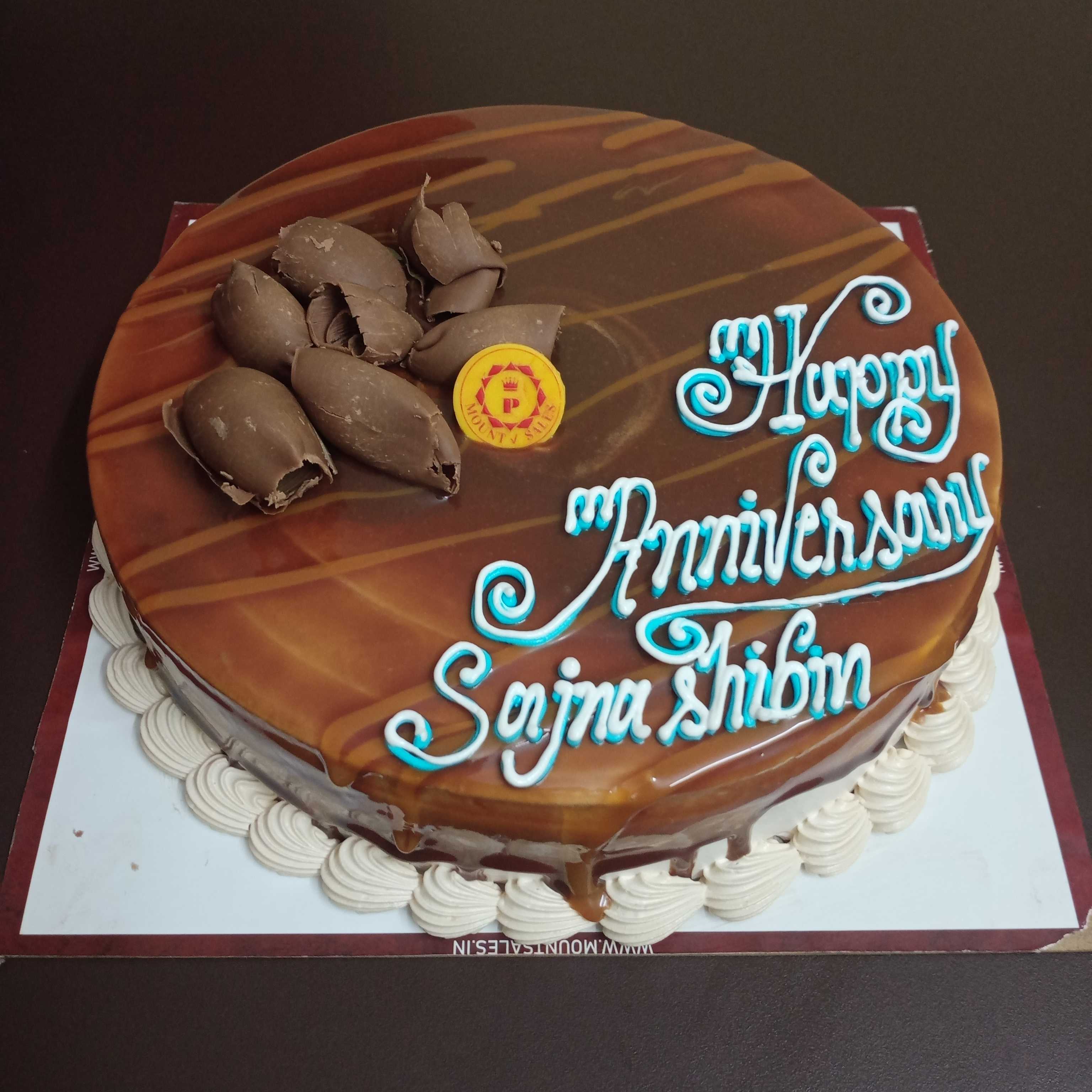 Premium RED N White Velvet Cake