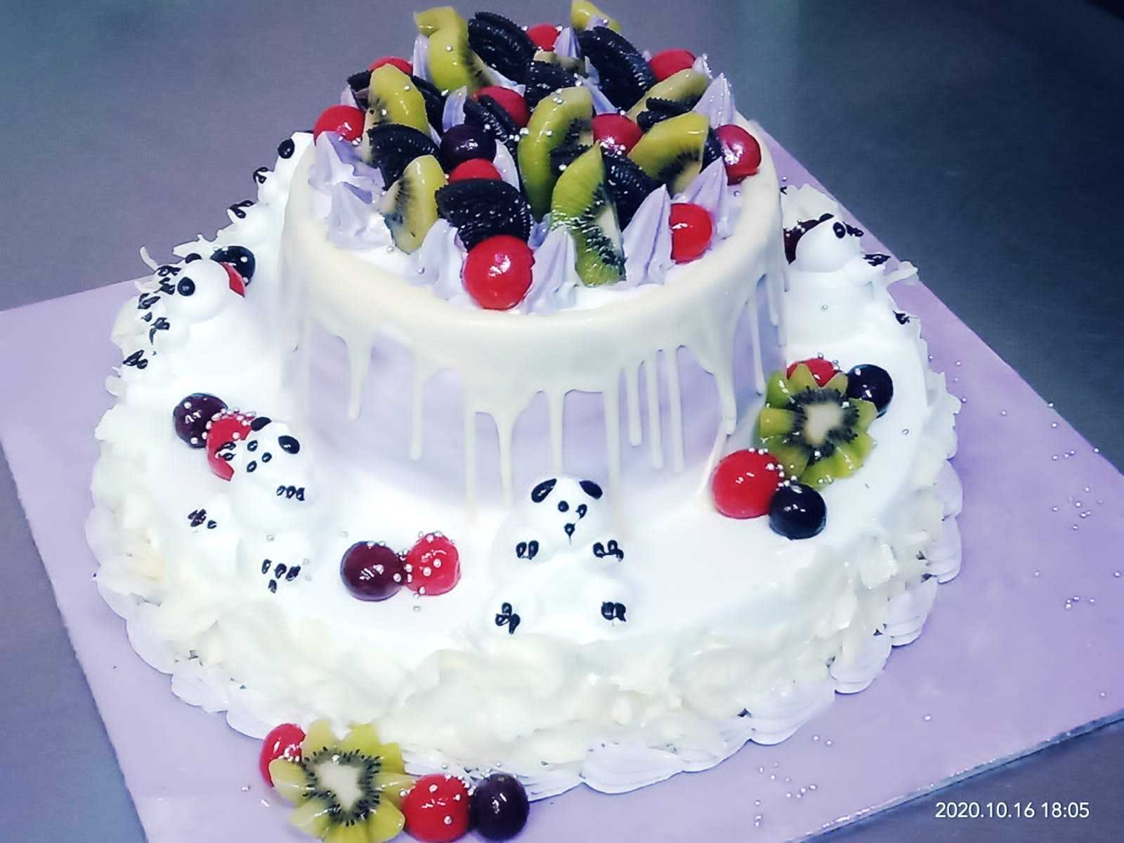 Premium RED N White Velvet Cake