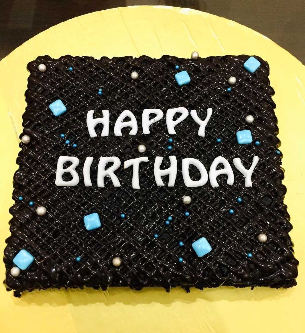 Premium RED N White Velvet Cake