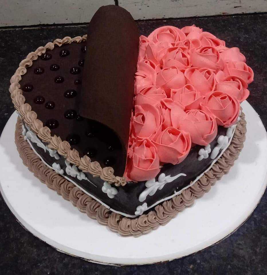 Premium RED N White Velvet Cake