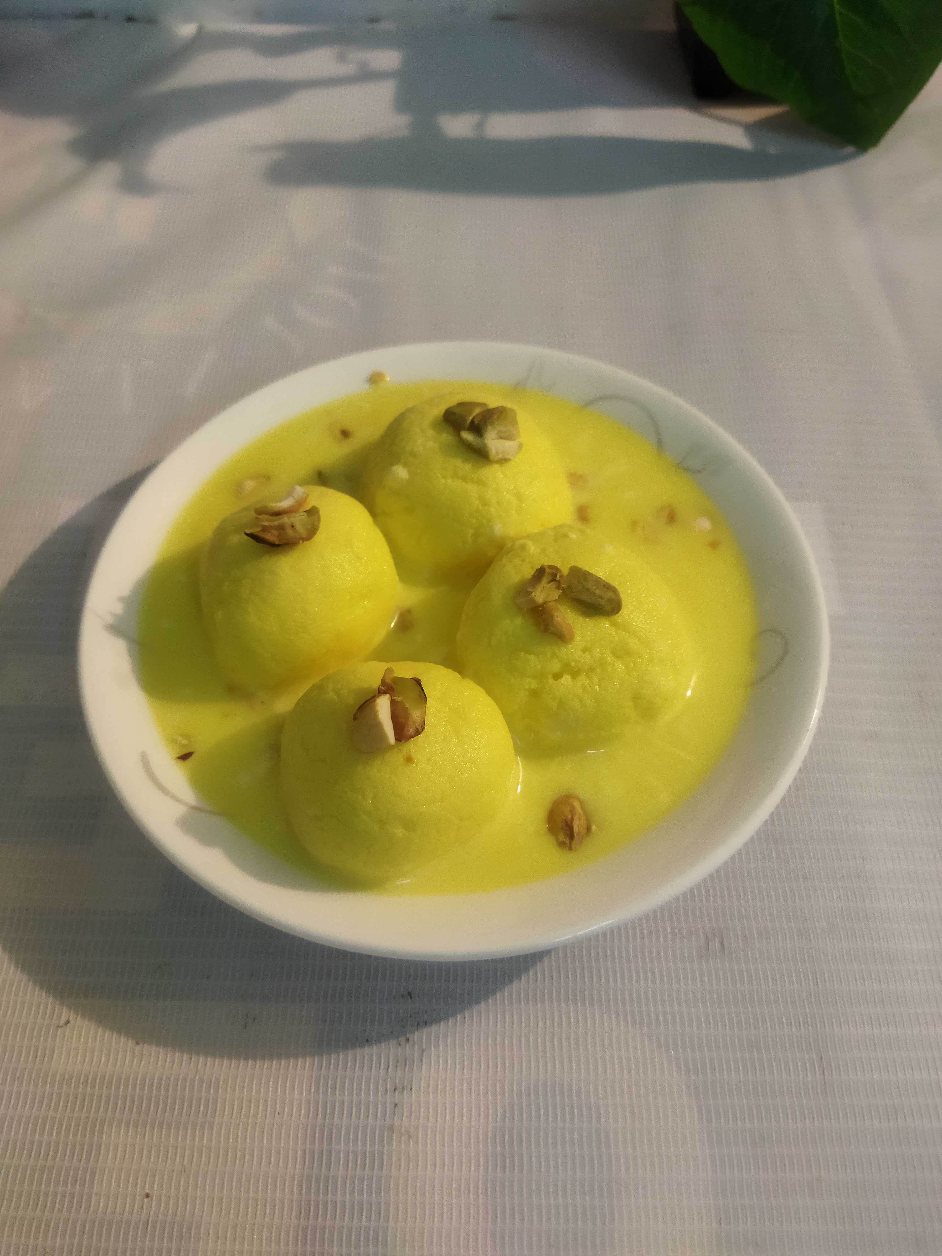 Premium RED N White Velvet Cake