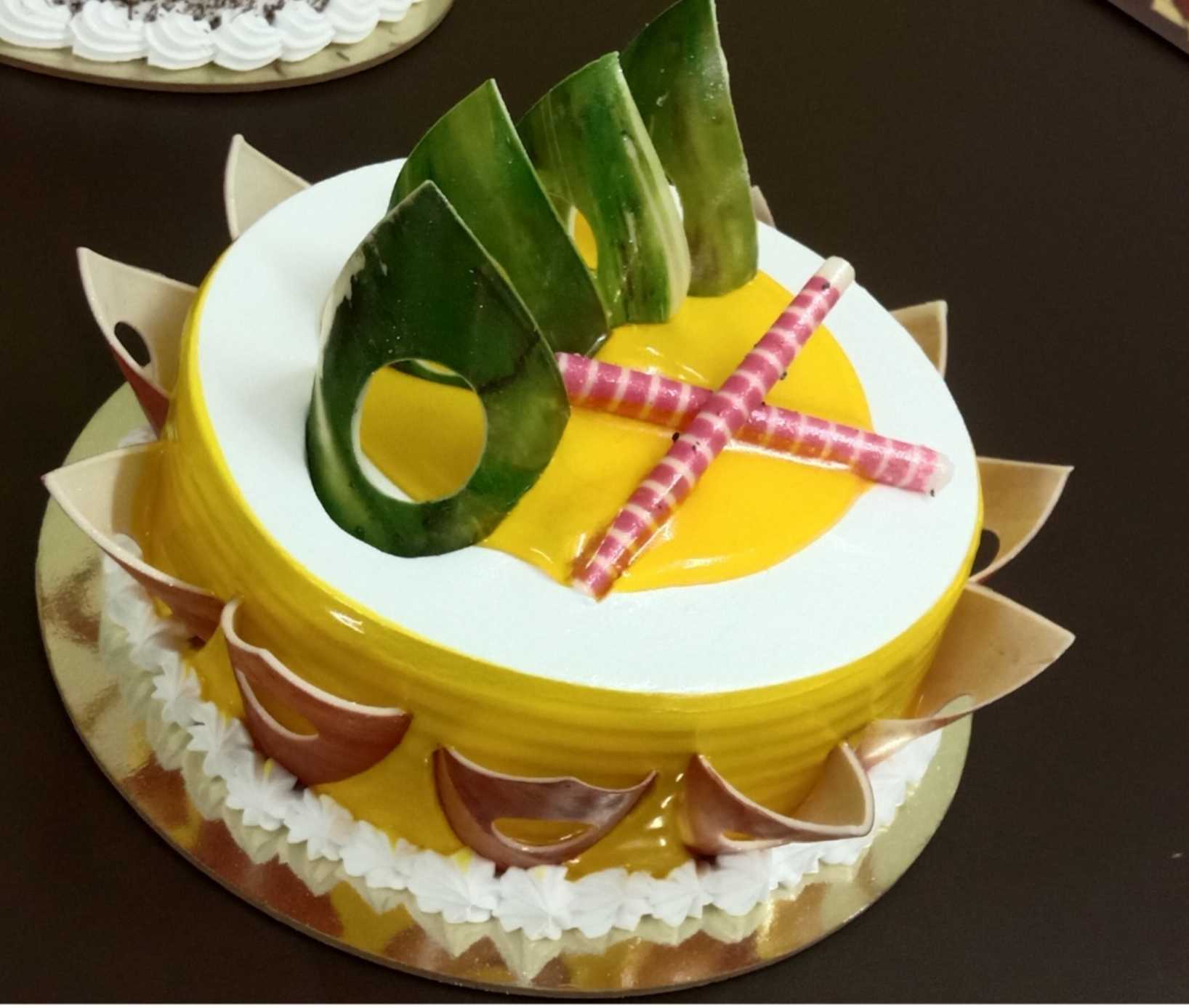 Premium RED N White Velvet Cake