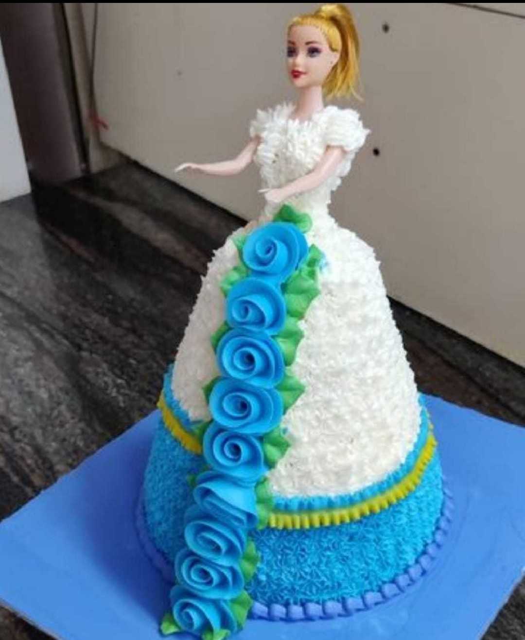 Premium RED N White Velvet Cake