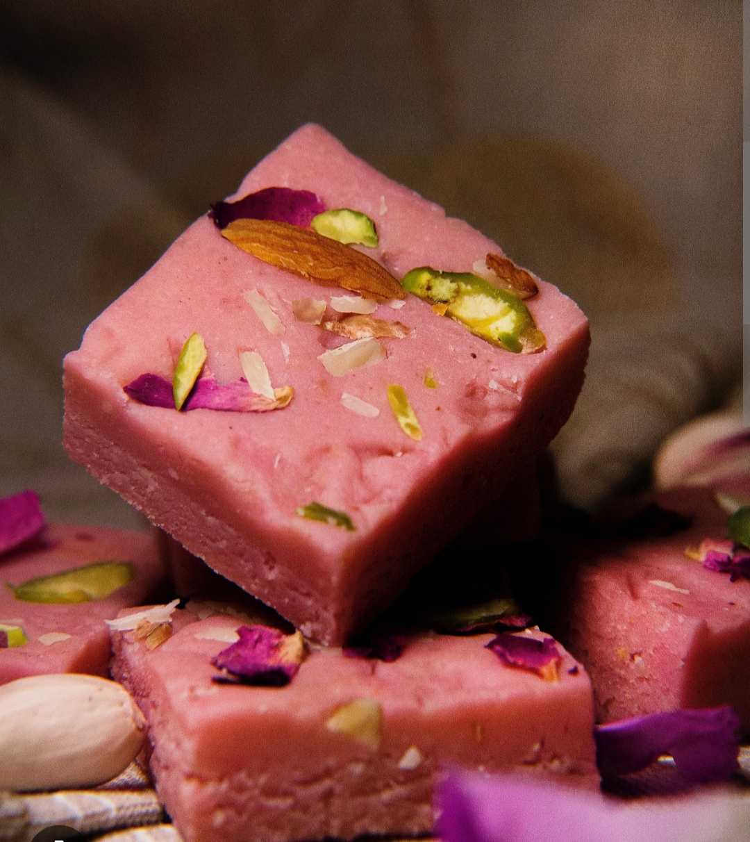 Premium RED N White Velvet Cake