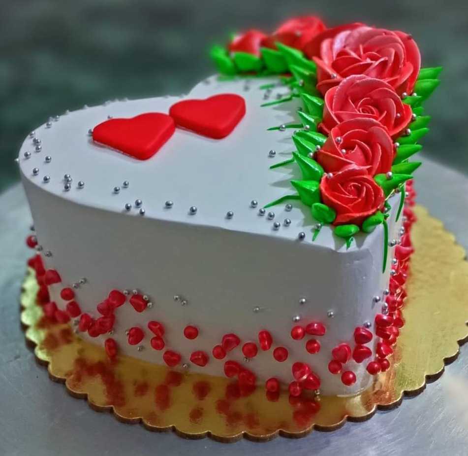 Premium RED N White Velvet Cake