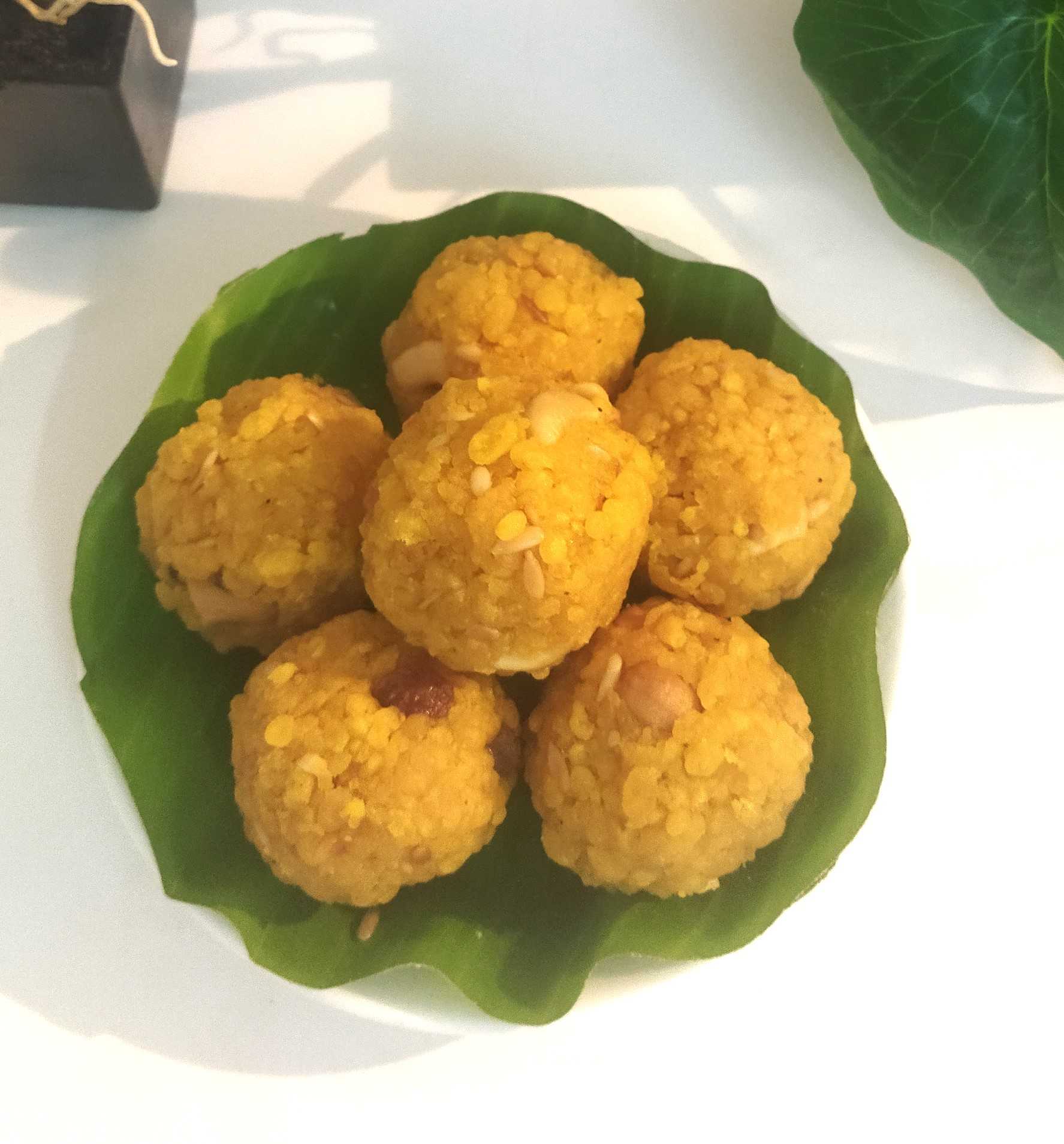 Premium RED N White Velvet Cake