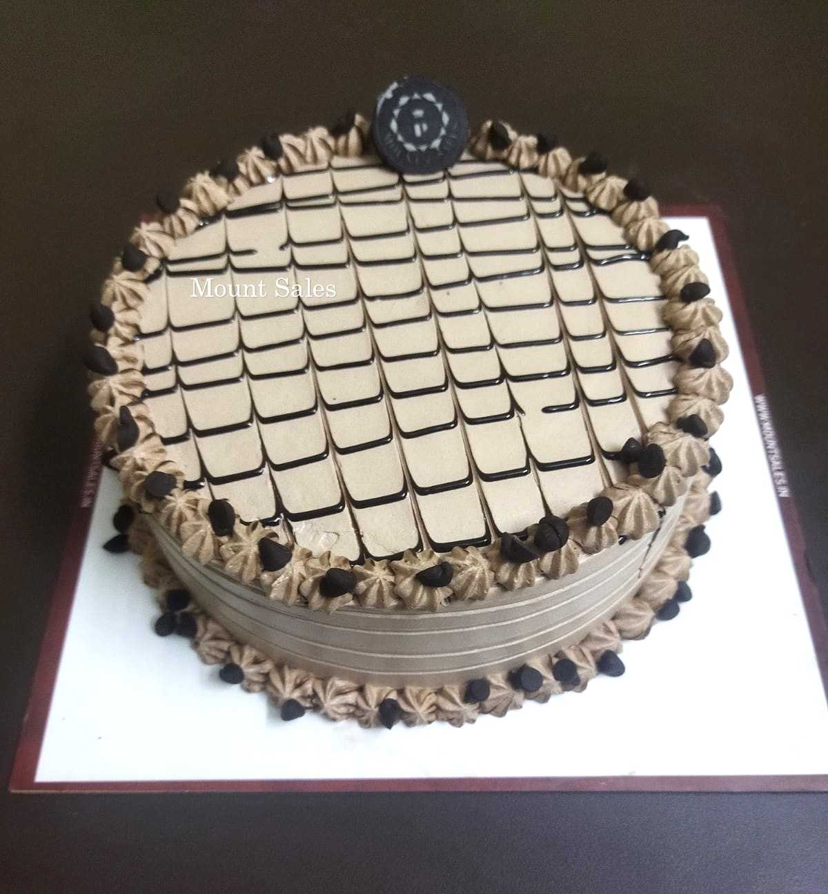 Premium RED N White Velvet Cake